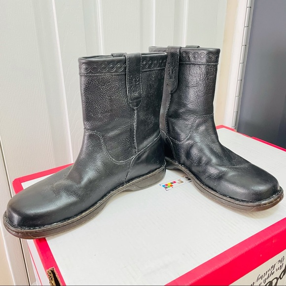 UGG Fine Leather Men Winter Boots - Picture 2 of 9